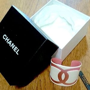 CHANEL Jewelry - CHANEL Bangle "CC" Logo White/Pink CHANEL Jewelry - CHANEL Bangle "CC" Logo White/Pink